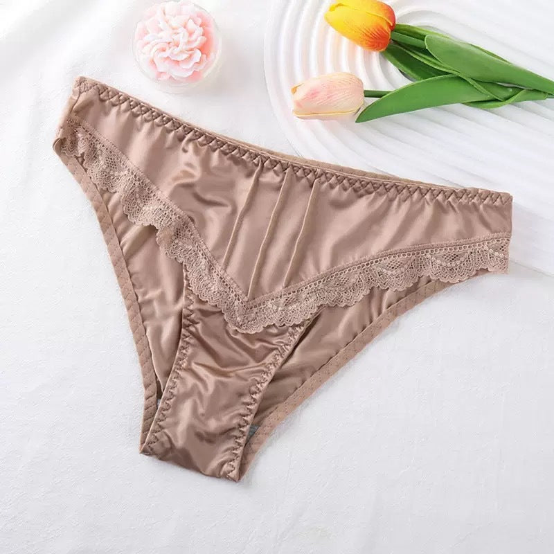 Women's 5-Pack Low-Rise Seamless Panties with Lace Trim